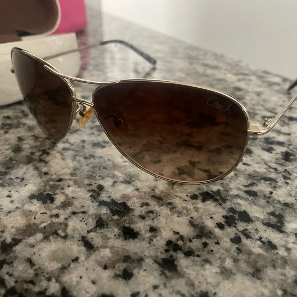 Coach gold sunglasses - Picture 4 of 4